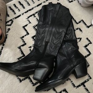 Matisse Black cowgirl boots